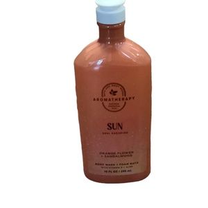 AROMATHERAPY SUN SOUL RADIATING ORANGE FLOWER + SANDALWOOD BODY WASH BATH & BODY